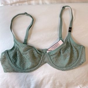 Victoria’s Secret Lace Underwire Bra NWT